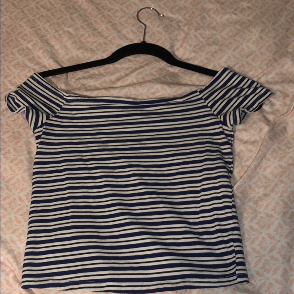 Off the shoulder pacsun shirt